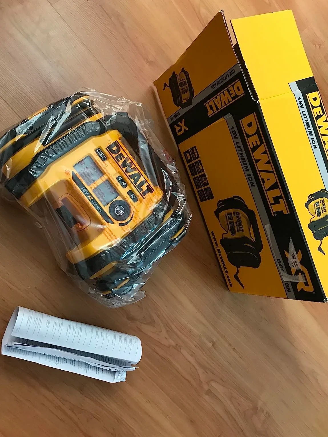 Miglior Compressore Portatile Auto (Test 2026): Classifica e Verdetto 26 Il miglior compressore portatile auto per uso professionale: DeWalt DCC018N-XJ