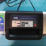 Profilo laterale della Laica VT3120, che mostra la leva di sblocco e la struttura solida in acciaio.