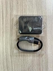 Primo piano del Crucial X9 Portable SSD da 1TB, uno dei migliori accessori MacBook per backup veloci e archiviazione esterna.