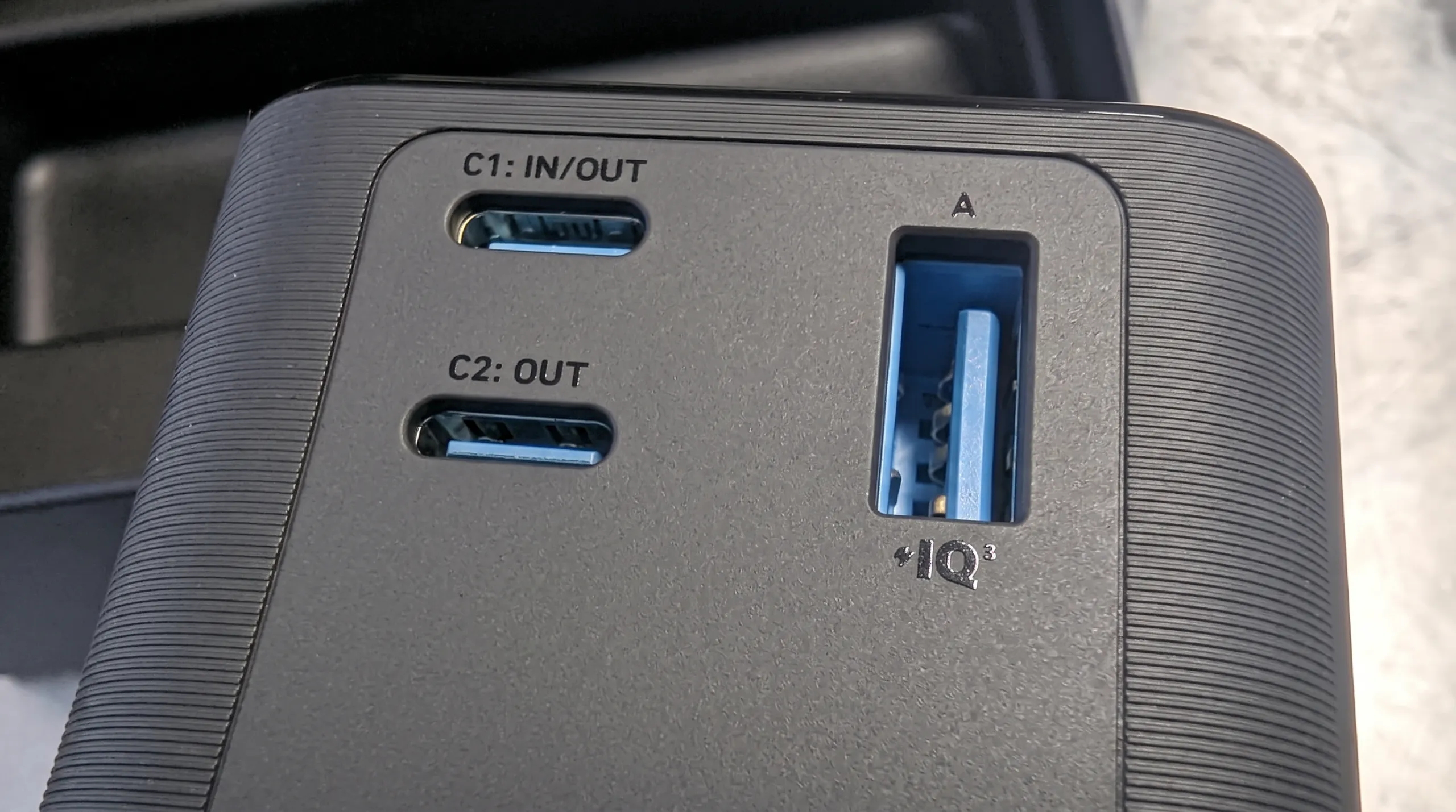 Porte dell’Anker 737: due USB-C (C1 ingresso/uscita, C2 uscita) e una USB-A